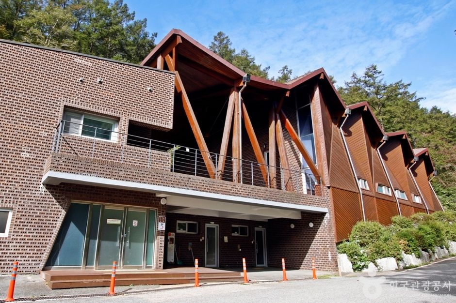 국립 덕유산자연휴양림. 숲속 숙박으로 산행 거점을 삼기 좋다. ⓒ한국관광
