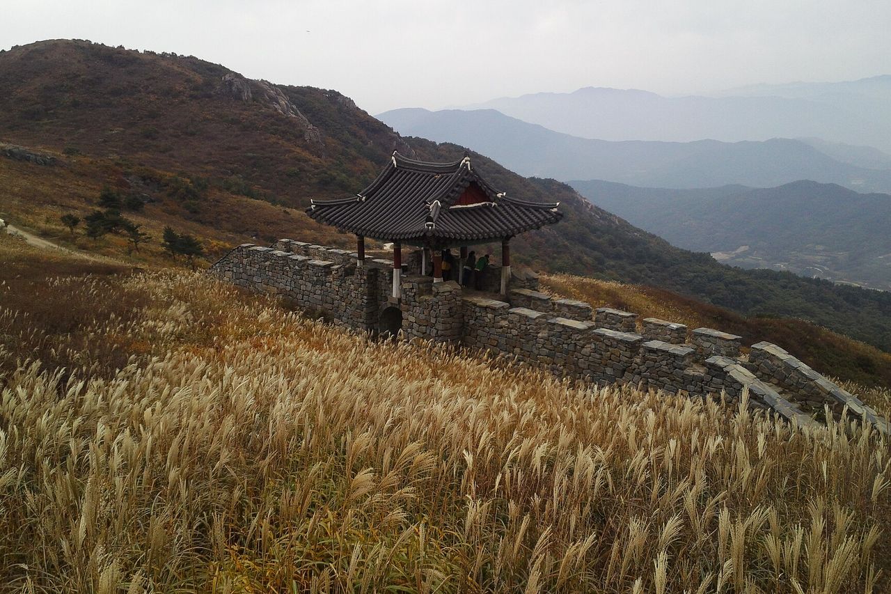 억새에 둘러싸인 황매산성 터. 드라마 촬영지로도 알려져 있다. ⓒChoi