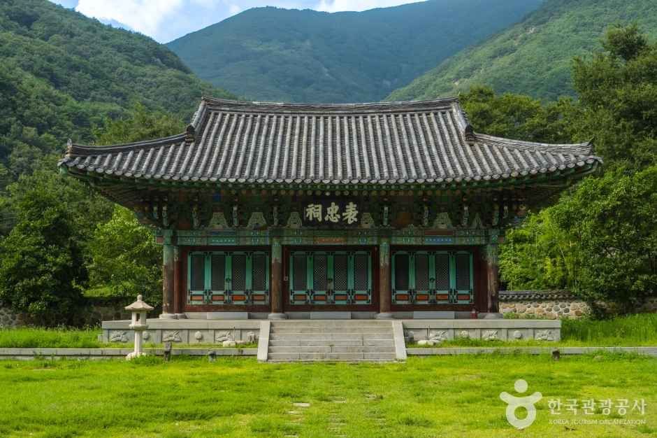 표충사 표충사당. 사명대사 등 세 대사를 모신 호국사찰이다. ⓒ한국관광공