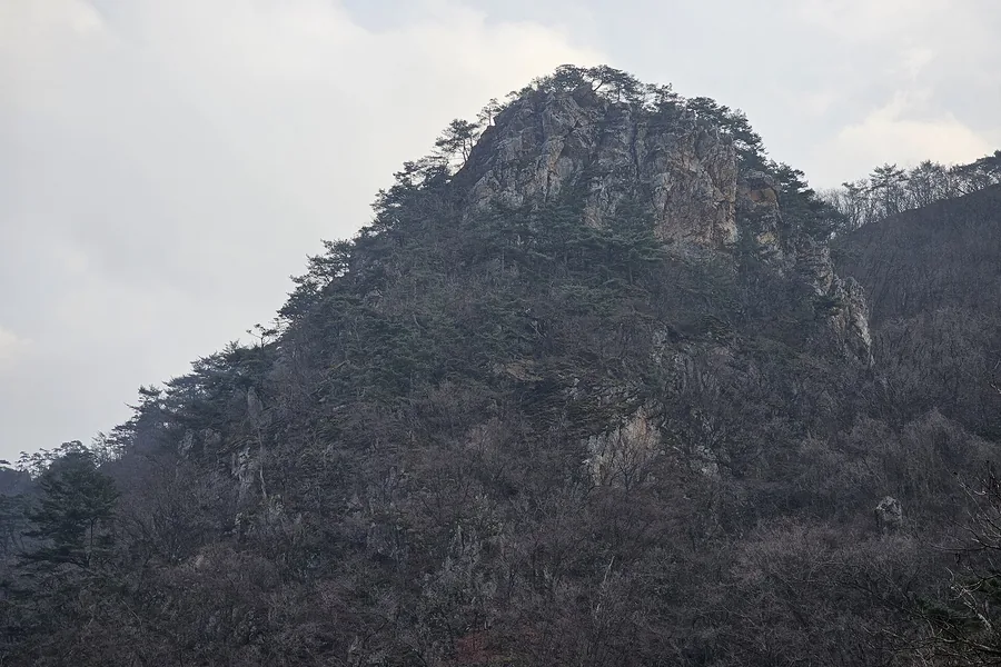 삼악산 바위 봉우리 근경
