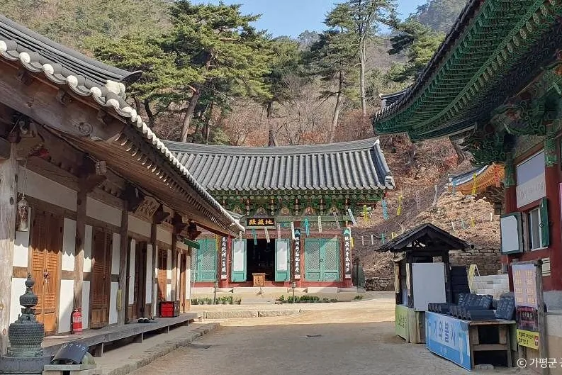 겨울 — 잎이 다 진 계절의 현등사 경내 ⓒ한국관광공사 TourAPI