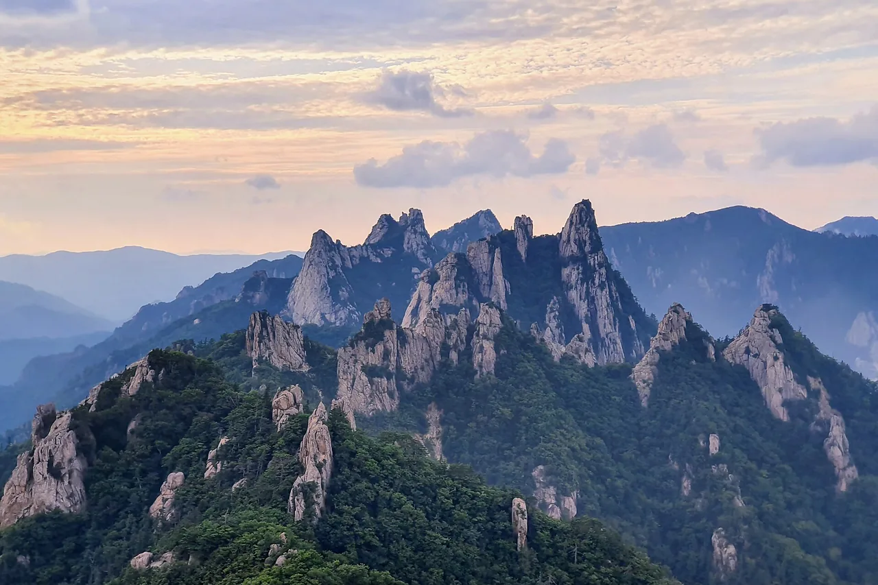 Rock spires of Dinosaur Ridge in Seoraksan at dusk