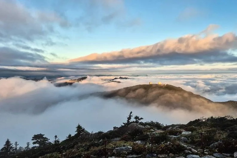Sea of cloud at dawn below the summit ridge of Seoraksan, with shelter lights below