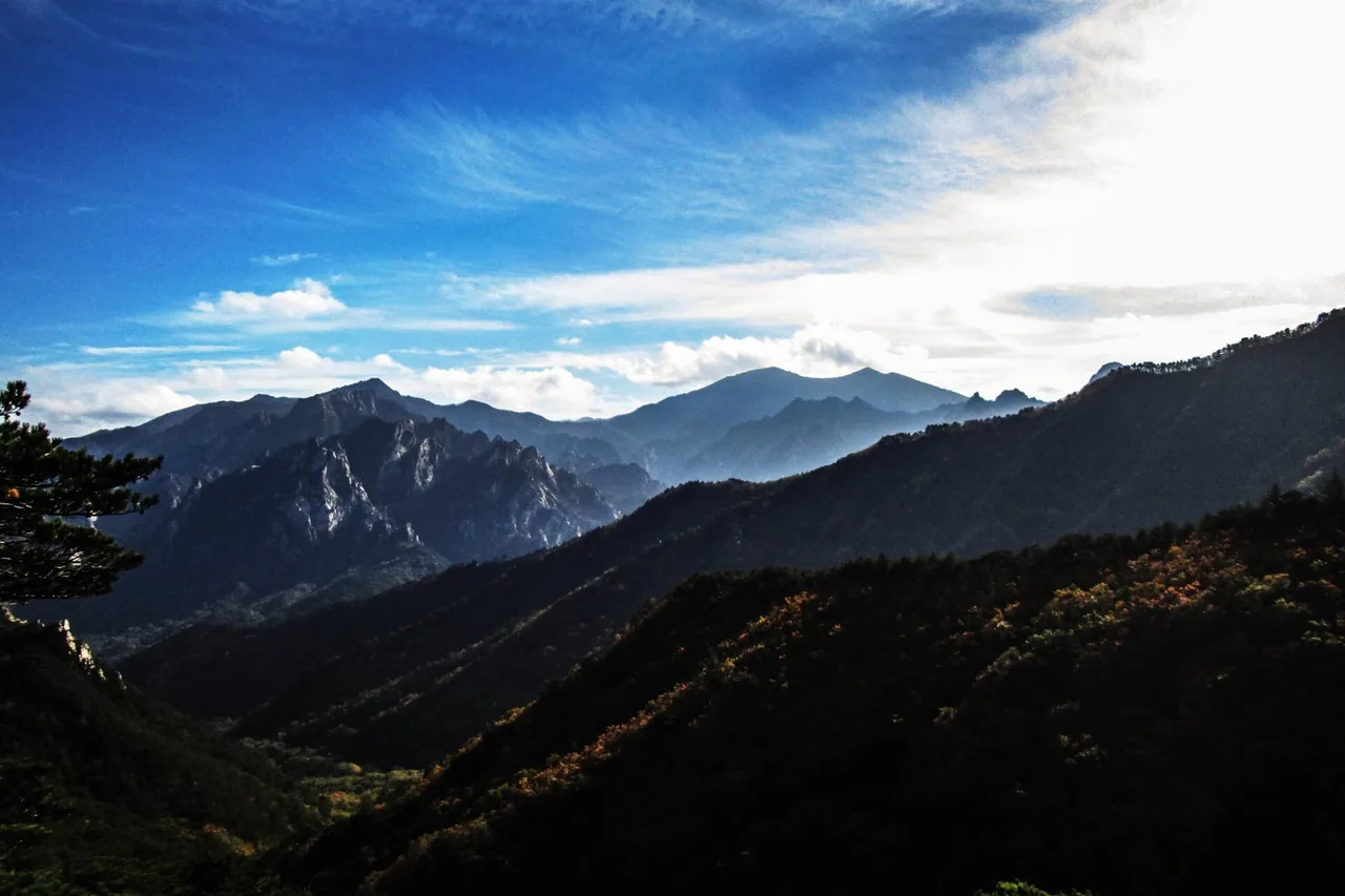 Layered ridges of Outer Seorak in late afternoon light