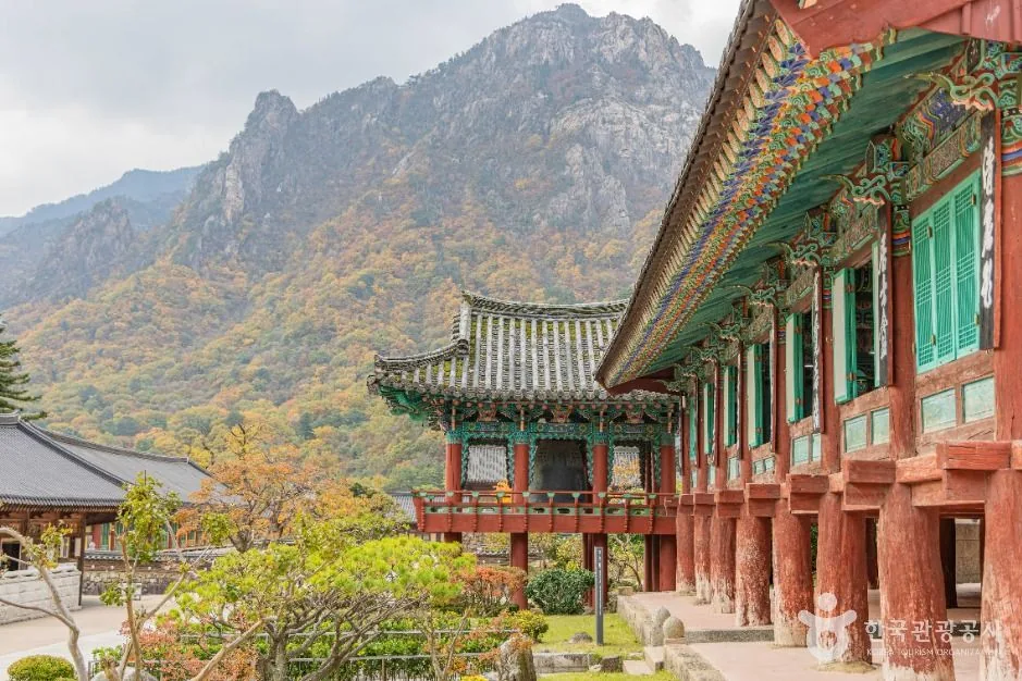 Sinheungsa temple halls below the rock peaks of Outer Seorak