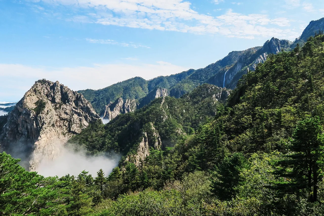 Gorge and waterfall in Outer Seorak, Seoraksan National Park