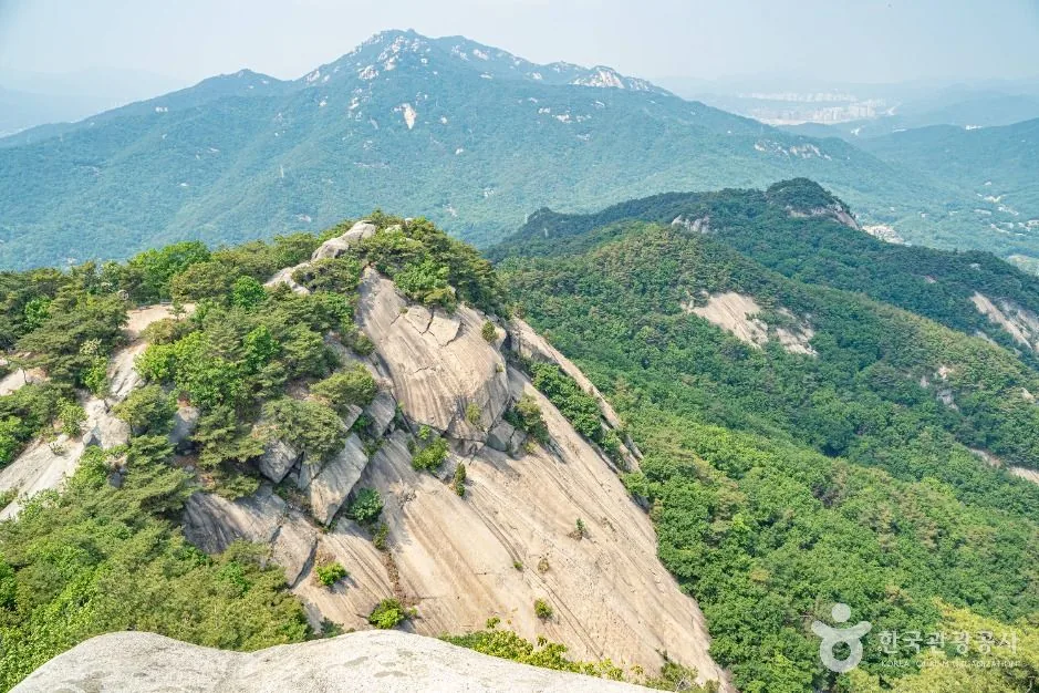 불암산 화강암 능선